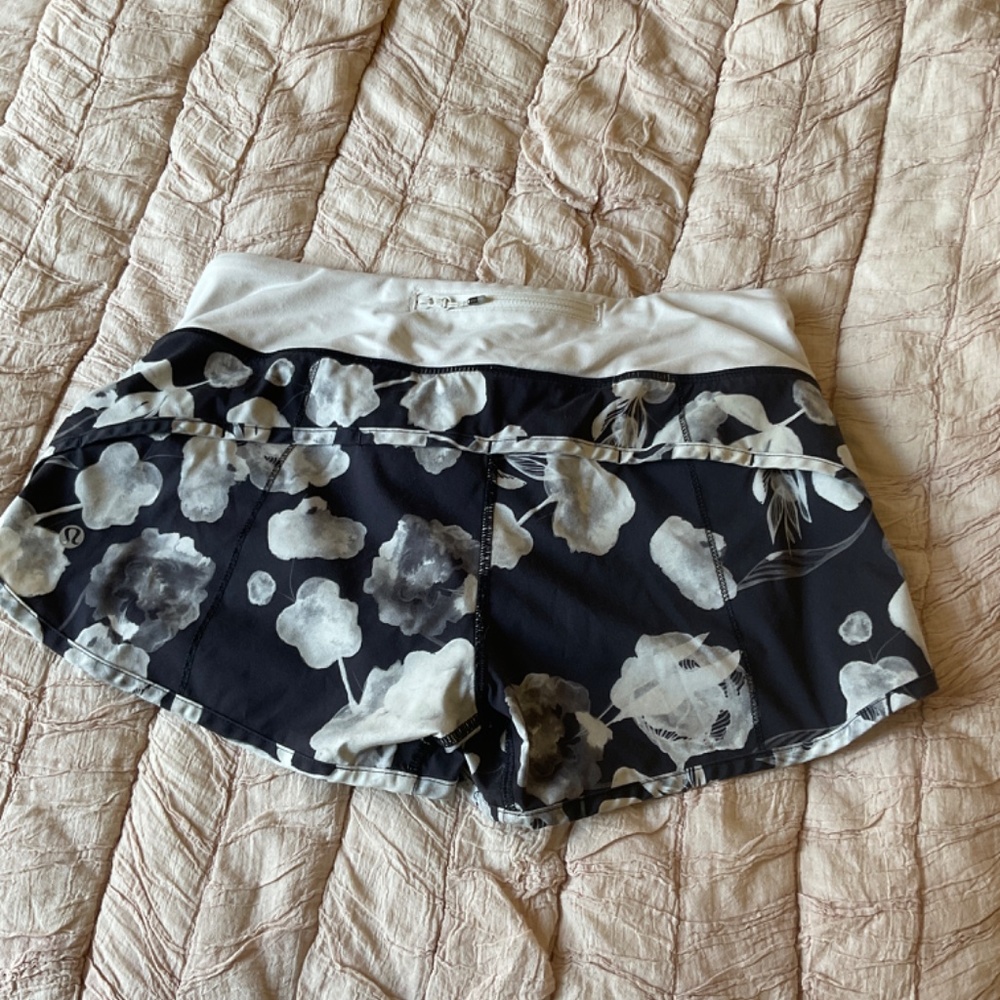 Lululemon Run Short Speed Up Low Rise Lined - image 2